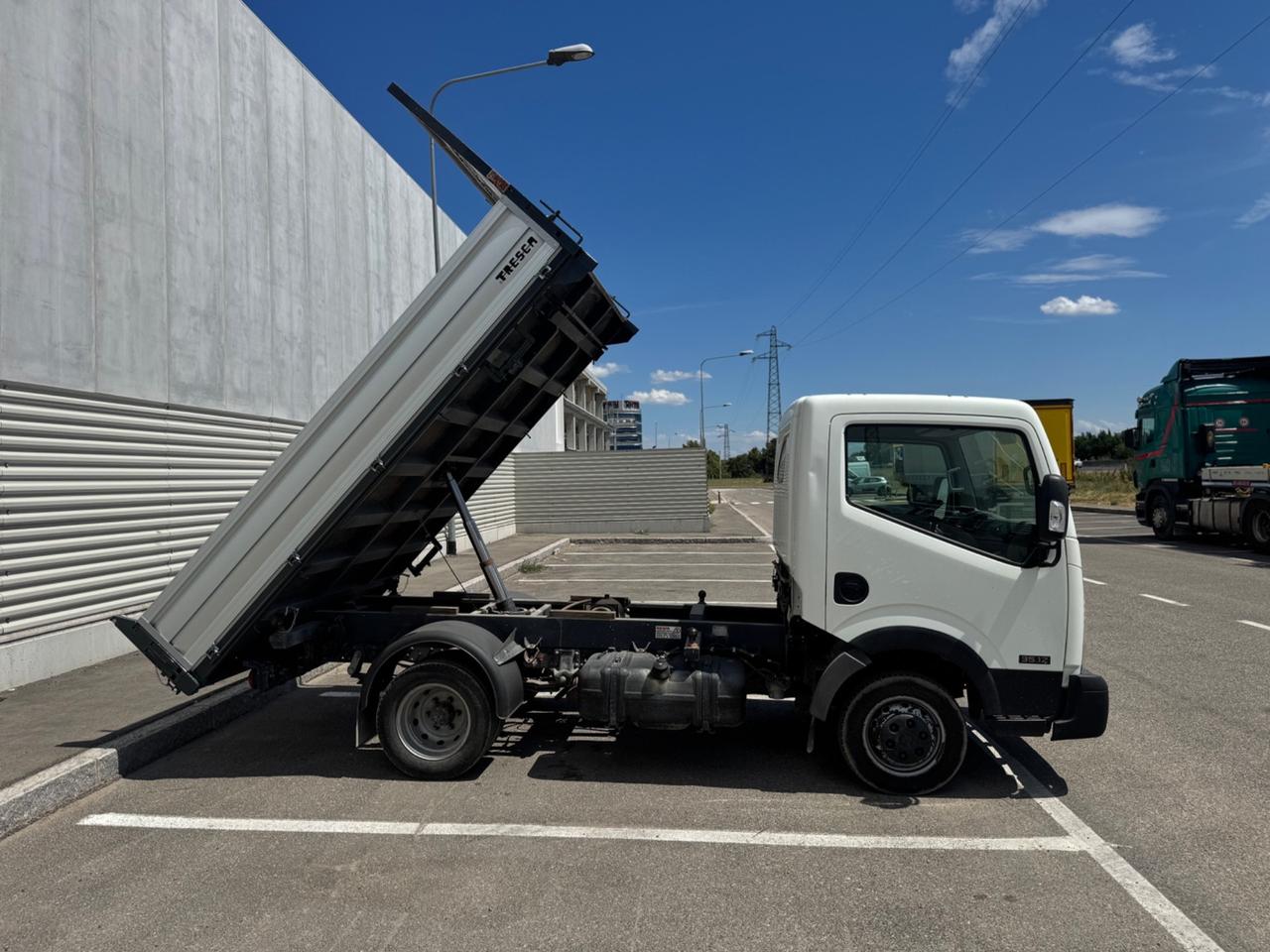 NISSAN CABSTAR NT400 RIBALTABILE TRILATERALE 2016