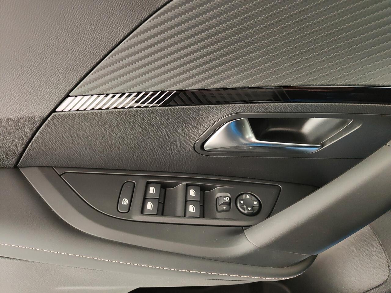 Peugeot 2008 Hybrid 145 e-DCS6 Allure