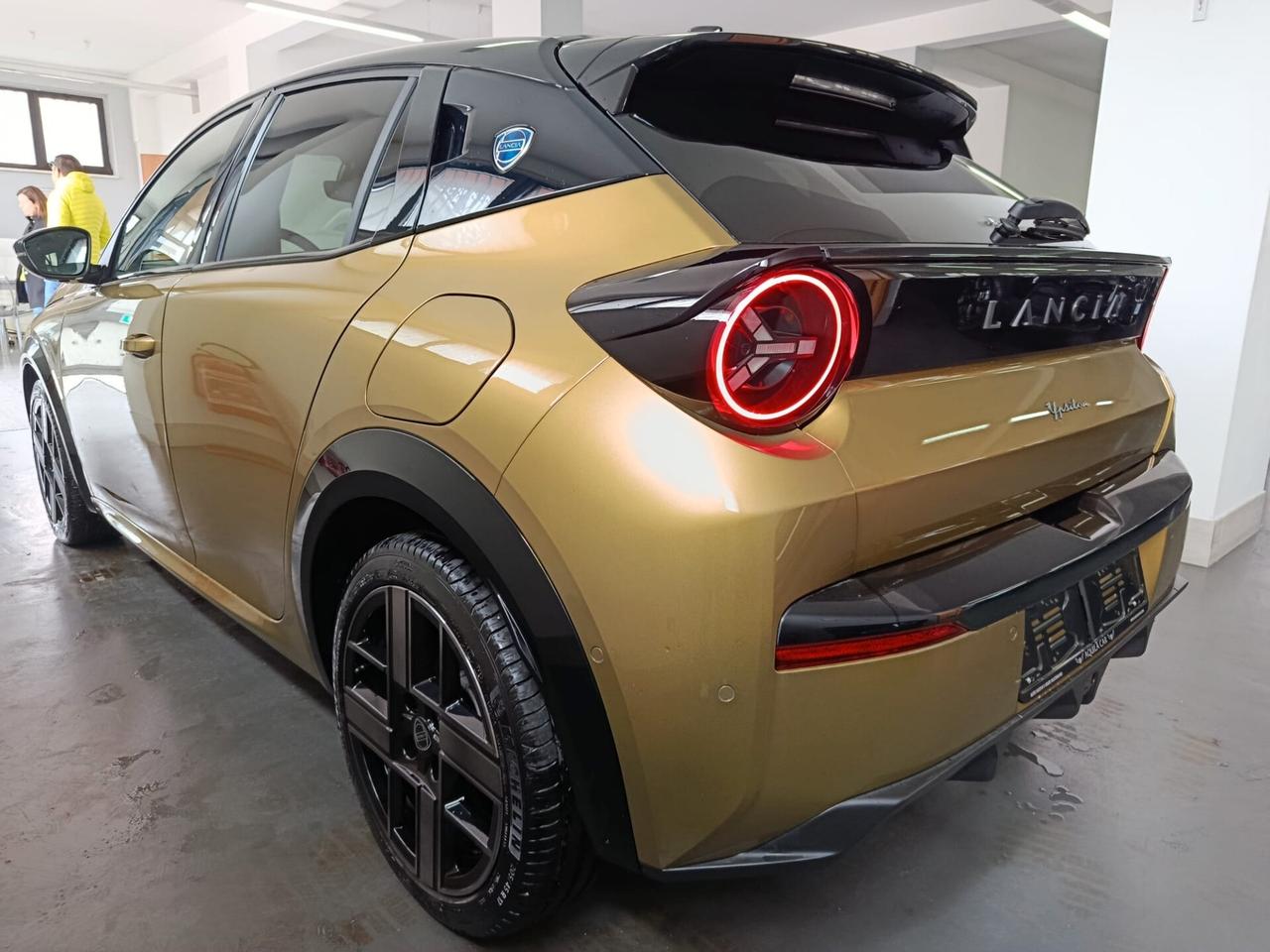 Lancia Ypsilon Hybrid e-DCT LX