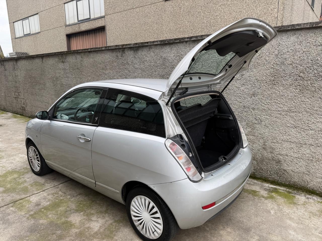 Lancia Ypsilon 1.2 benzina euro4 NEOPATENTATI