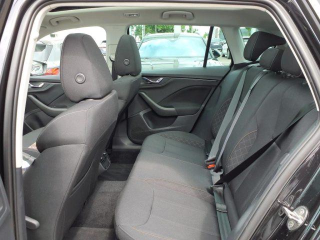 SKODA Kamiq 1.0 G-Tec Drive Tetto panoramico, Winter pack, ACC