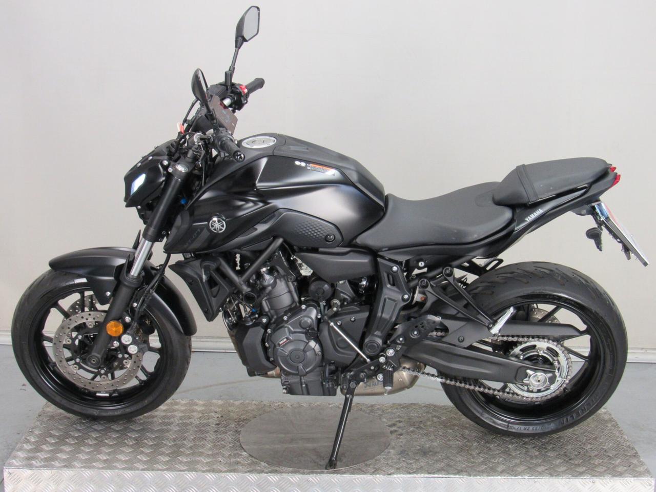 Yamaha MT-07 ABS 35 KW PATENTE A2 AKRAPOVIC