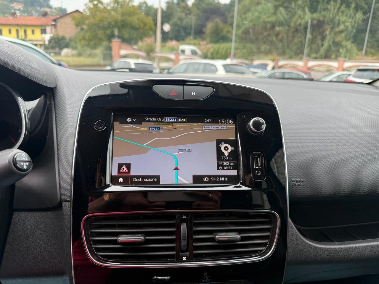 Renault Clio 90 CV 5 porte Moschino Intens /OK NEOPATENTATI