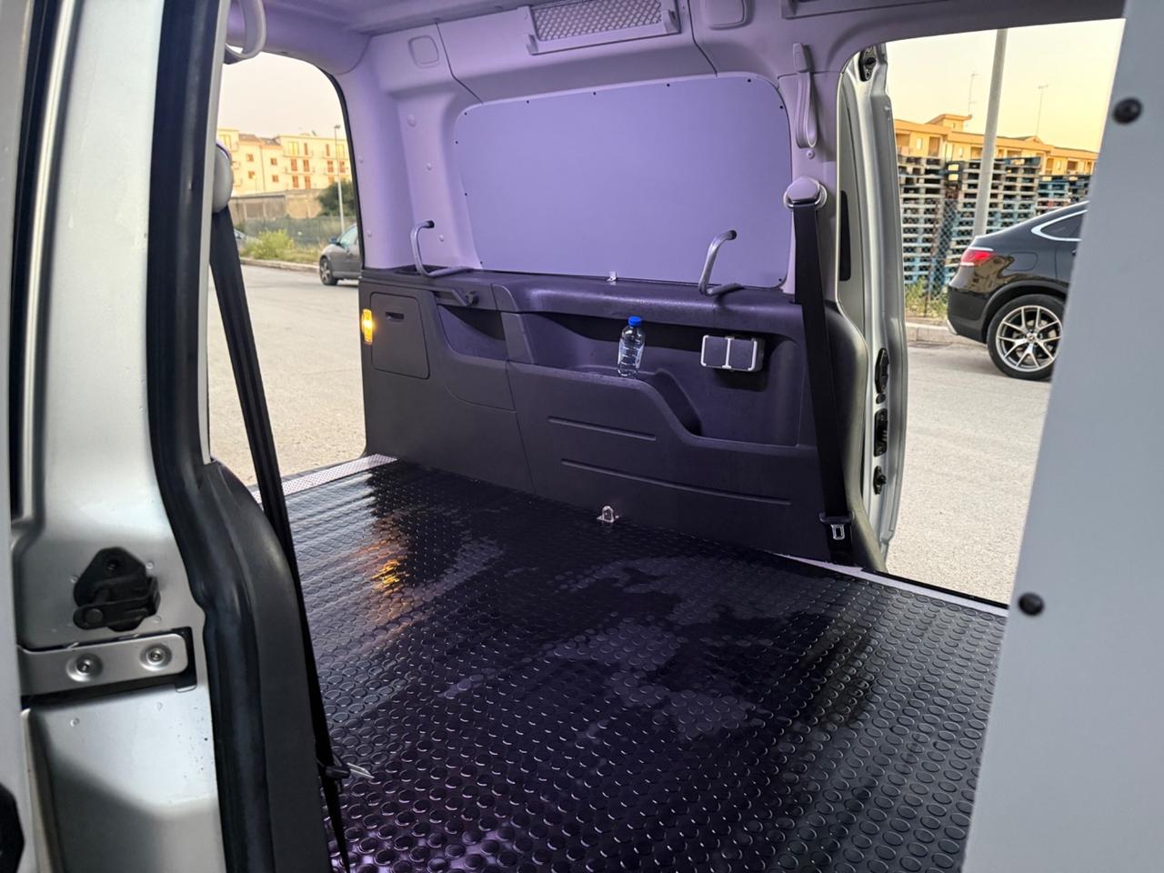 Volkswagen Caddy 1.6 TDI 102 CV 5p.Comfortline Maxi