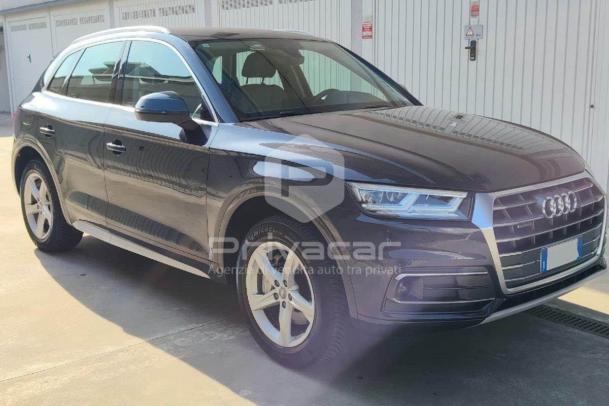 AUDI Q5 40 TDI quattro S tronic Business