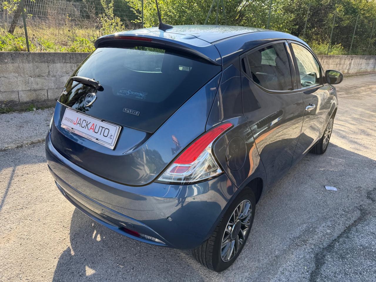 Lancia Ypsilon 1.0 FireFly 5 porte S&S Hybrid Ecochic Silver