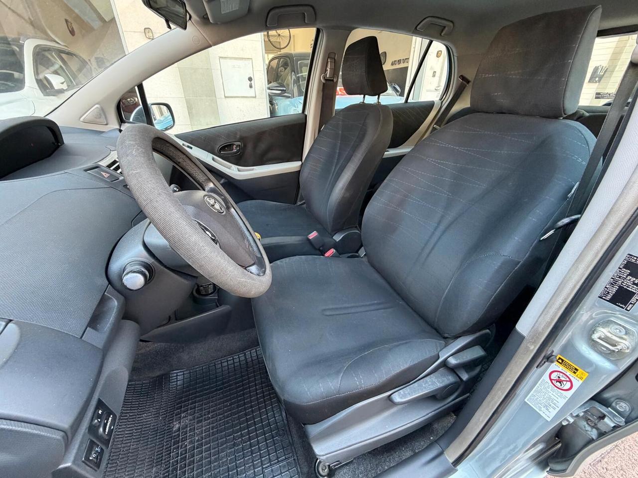 Toyota Yaris 1.0 5 porte Sol