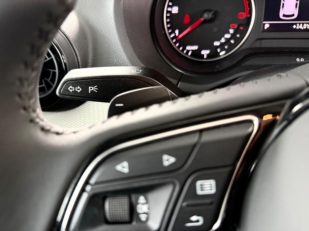 AUDIQ2 1.6 TDI S tronic *NAVI