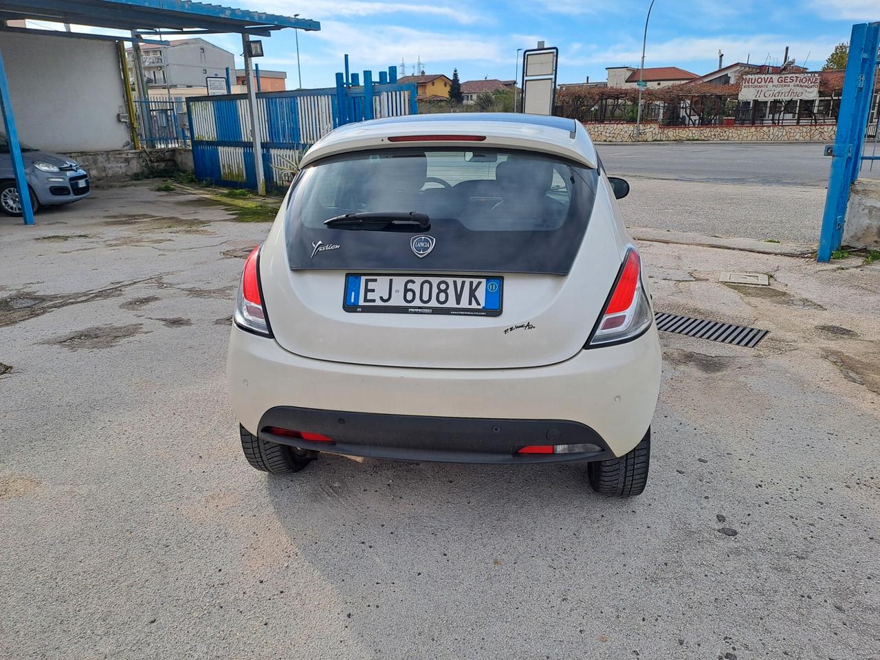 Lancia Ypsilon 0.9 benzina strafull