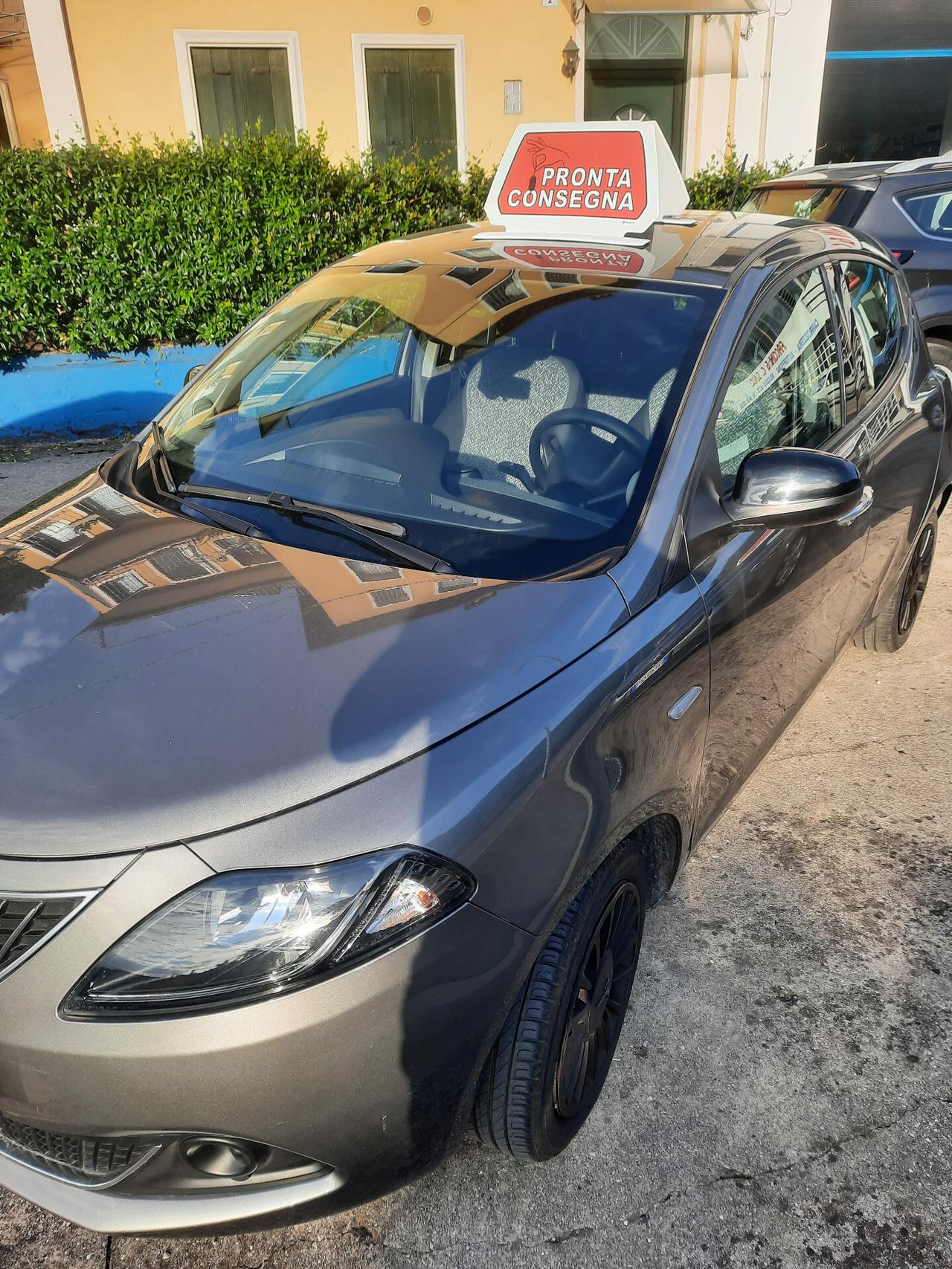 Lancia Ypsilon 1.0 FireFly 5 porte S&S Hybrid Ecochic Silver