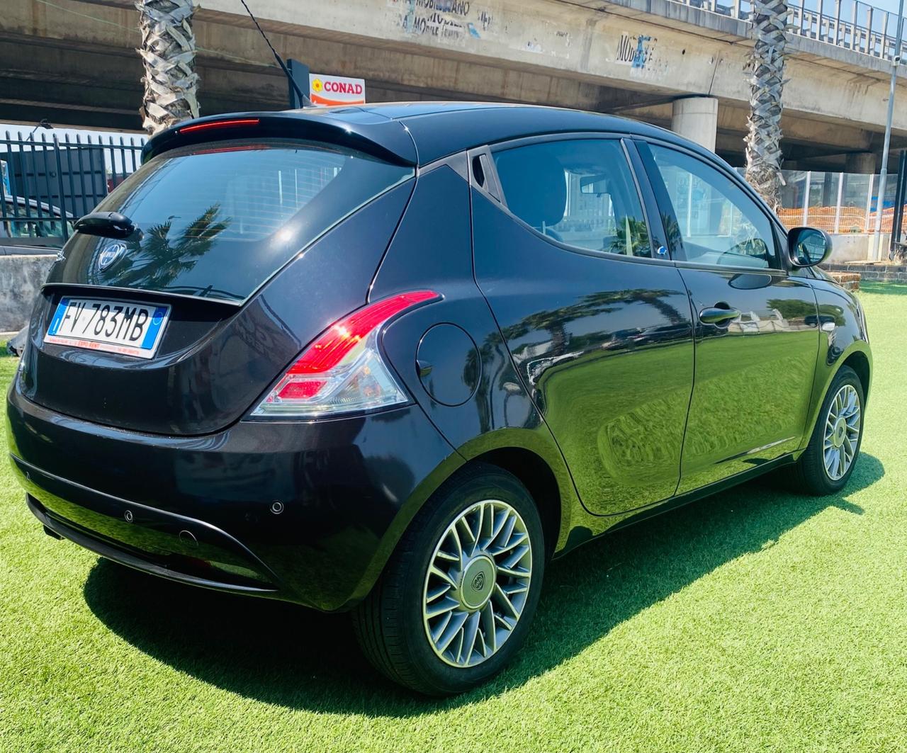 Lancia Ypsilon 1.2 69 CV 5 porte GPL Ecochic Elefantino Blu