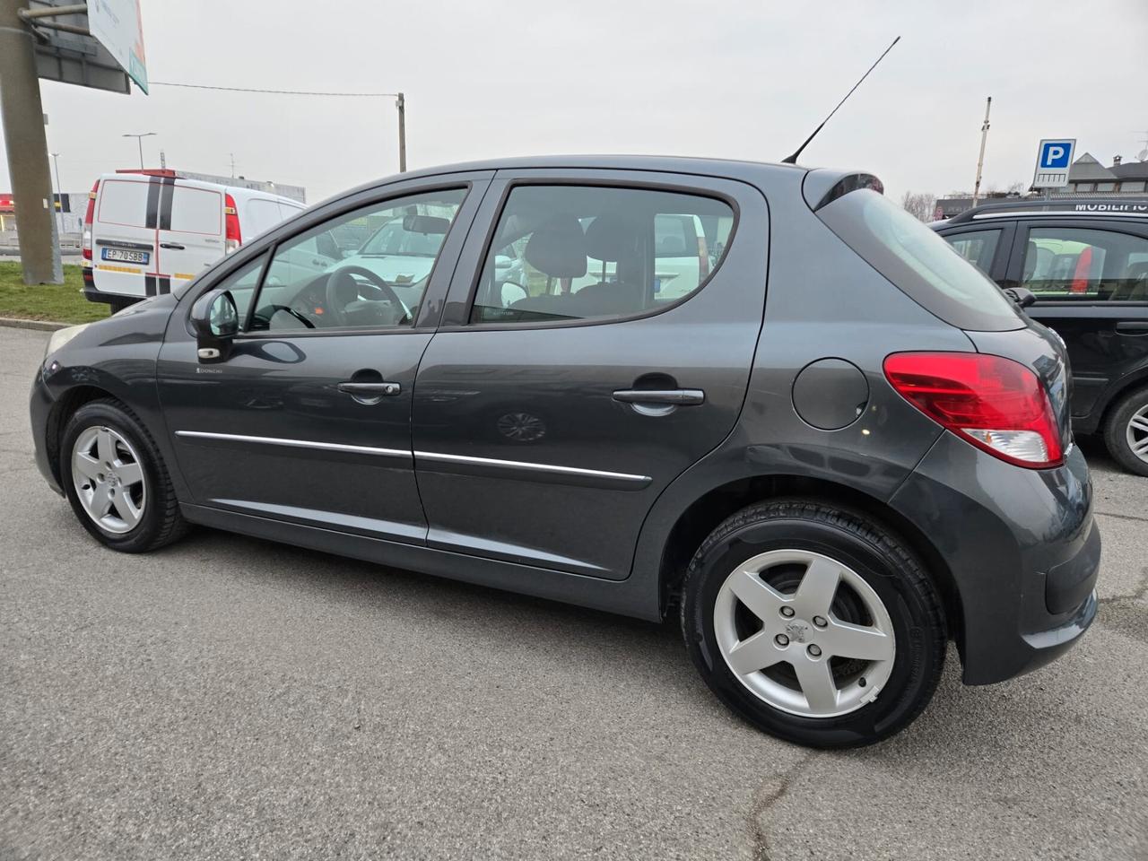 Peugeot 207 1.4 HDi 70CV 5p. Allure