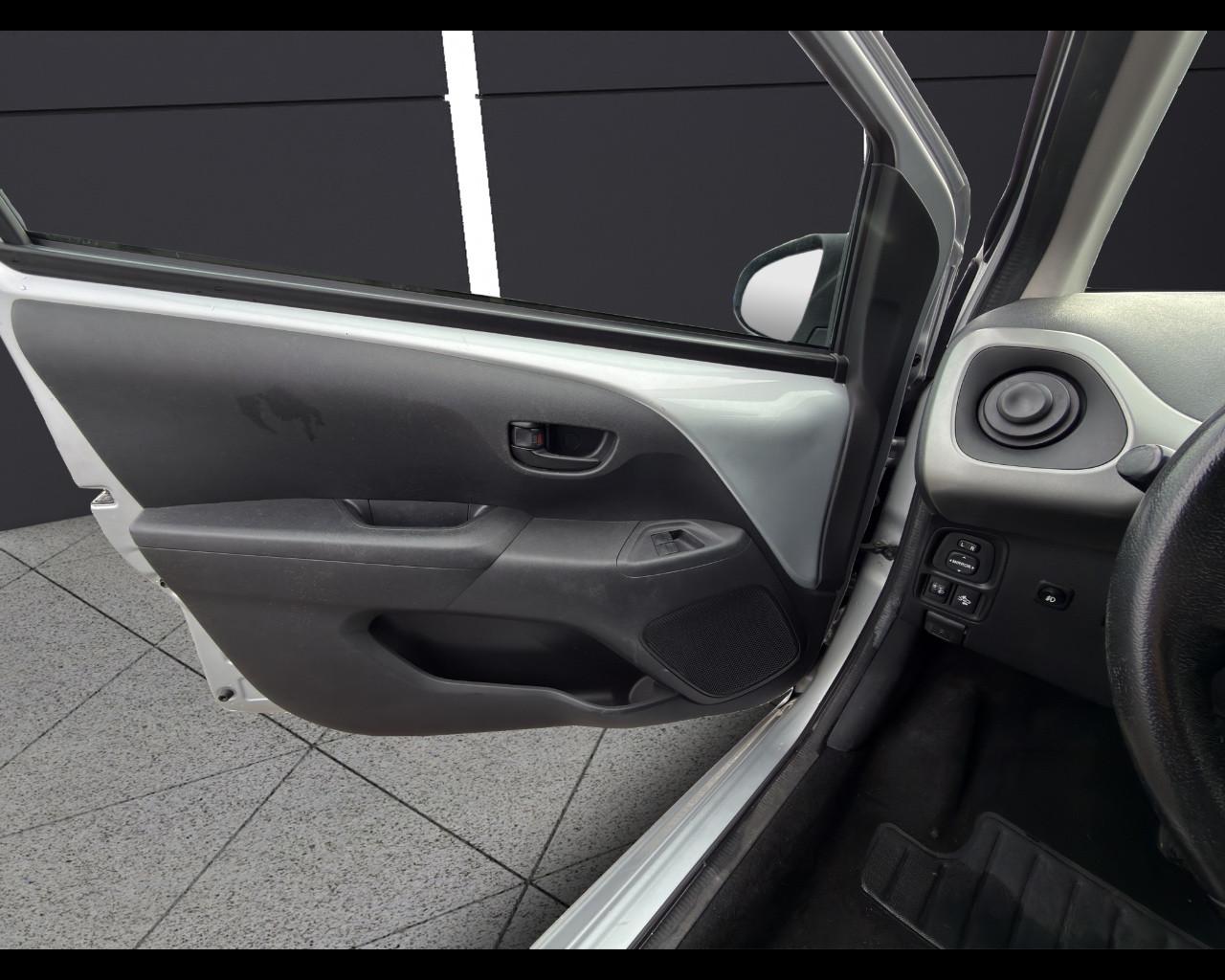 TOYOTA Aygo 1.0 VVT-i 69 CV 5 porte x-play MMT