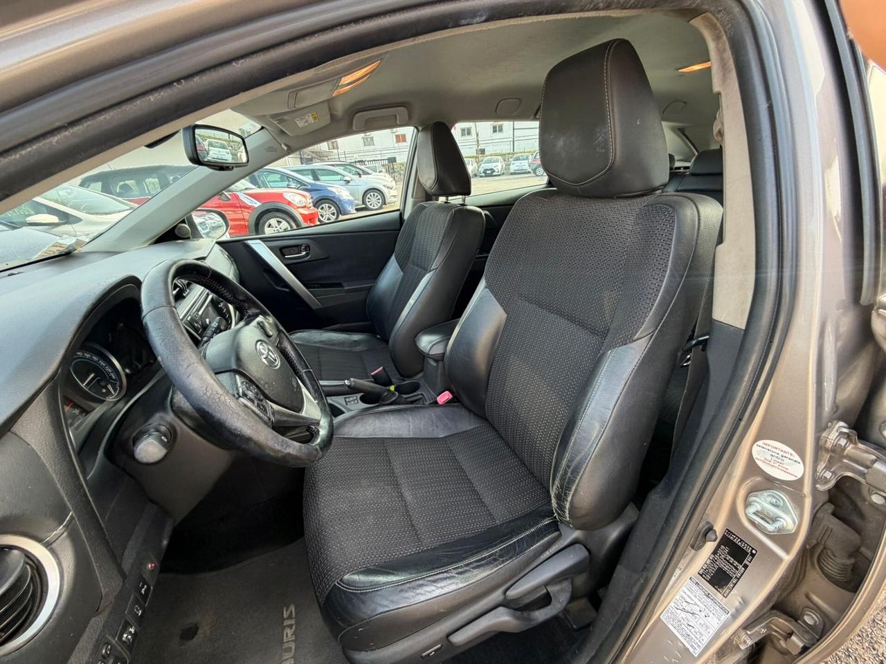Toyota Auris Touring Sports 1.8 Hybrid Lounge