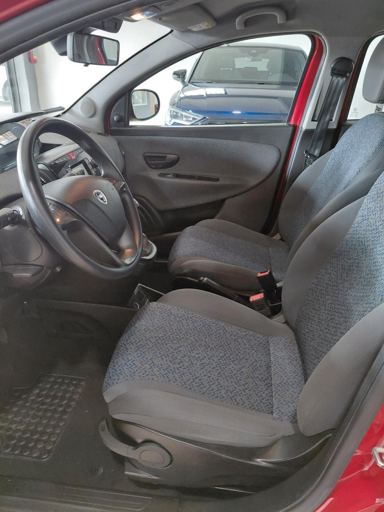 Lancia Ypsilon 1.0 FireFly 5 porte S&S Hybrid Ecochic Silver