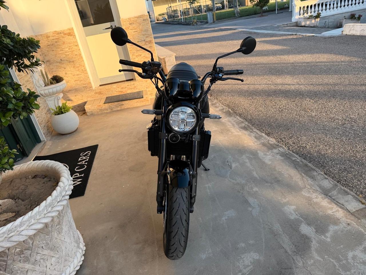 Kawasaki Z 900 RS Black ball edition
