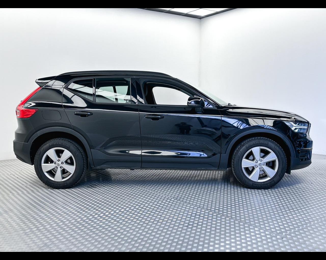 VOLVO XC40 (2017-->) - XC40 D3 Geartronic Momentum Core