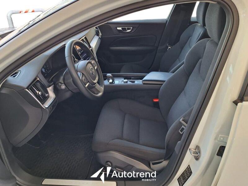 Volvo V60 B4 197+14 CV Mild Hybrid Diesel Automatica Momentum Business