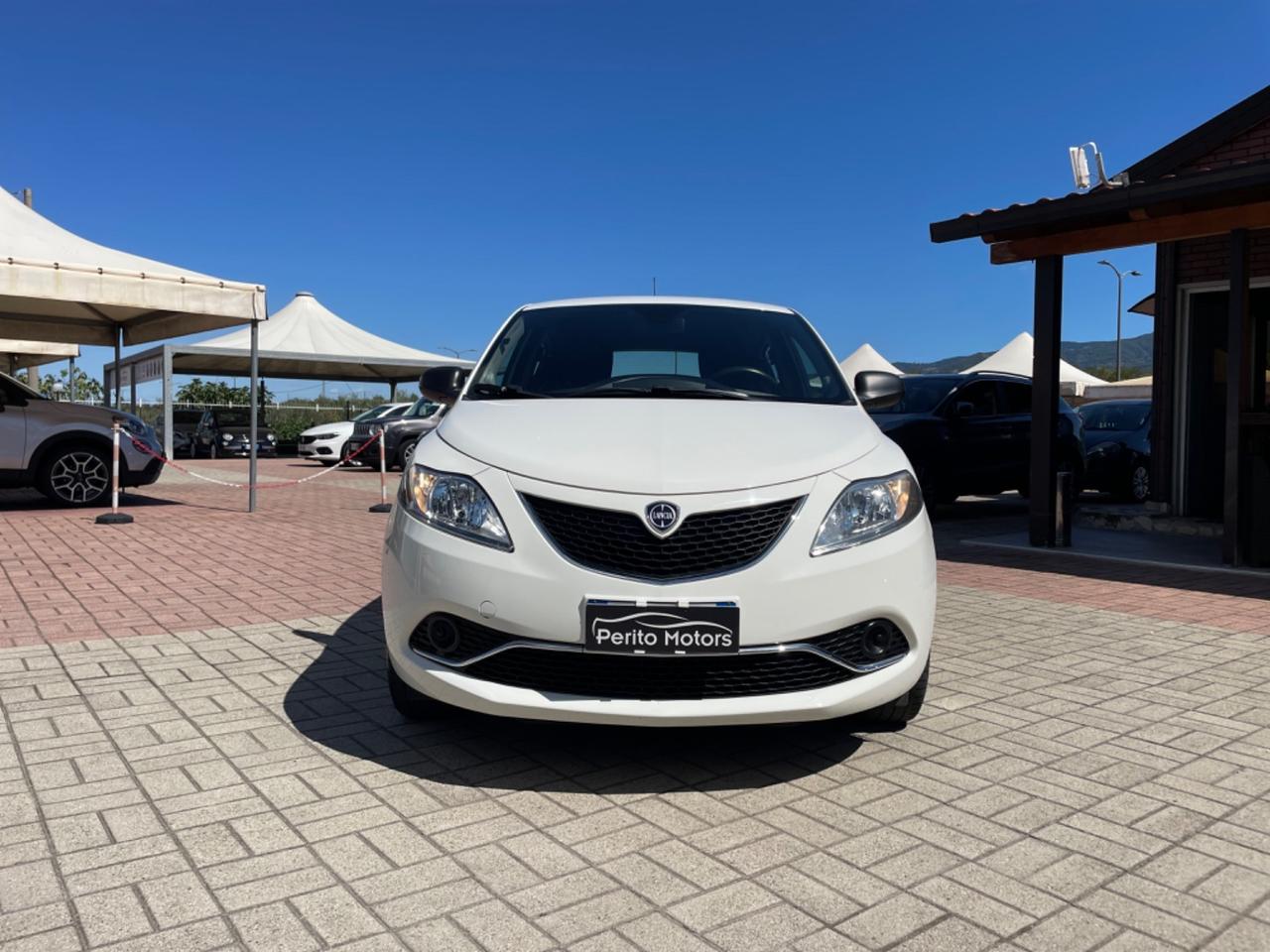 Lancia Ypsilon 1.2 69 CV 5 porte Silver