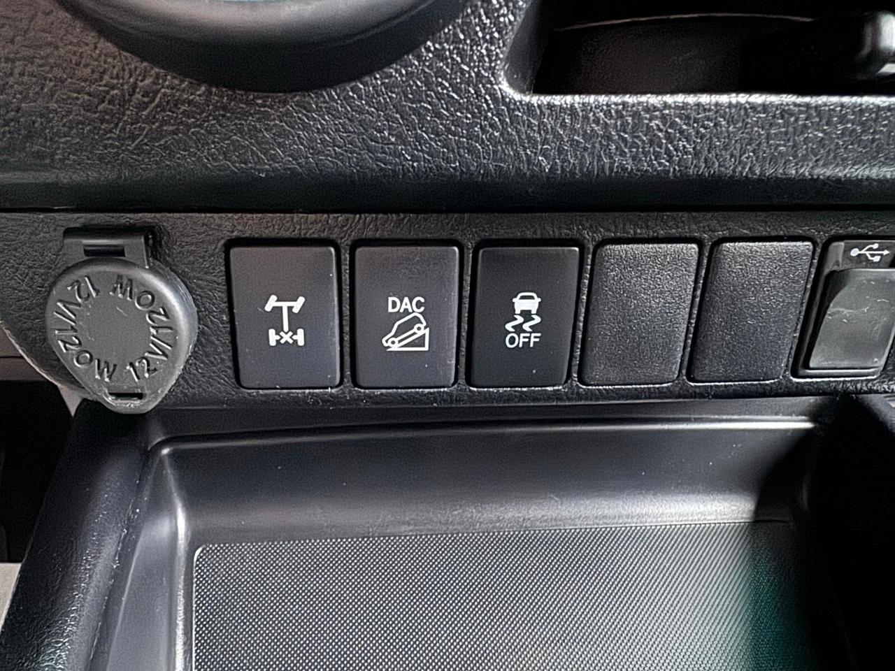 Toyota Hilux 2.4 D-4D A/T 4WD 4 porte Double Cab lounge