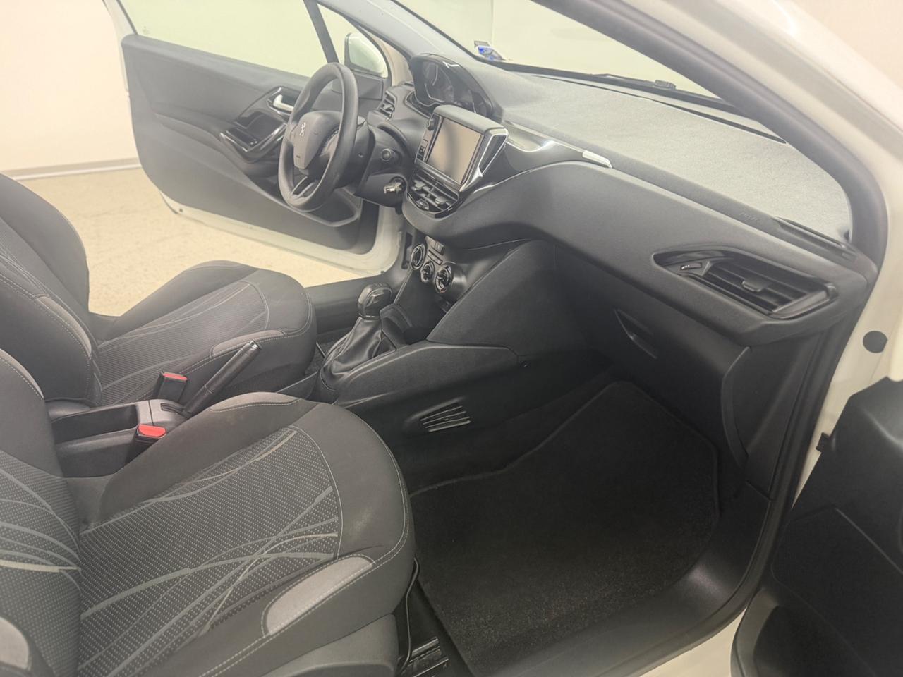 PEUGEOT 208 (anno 2015)