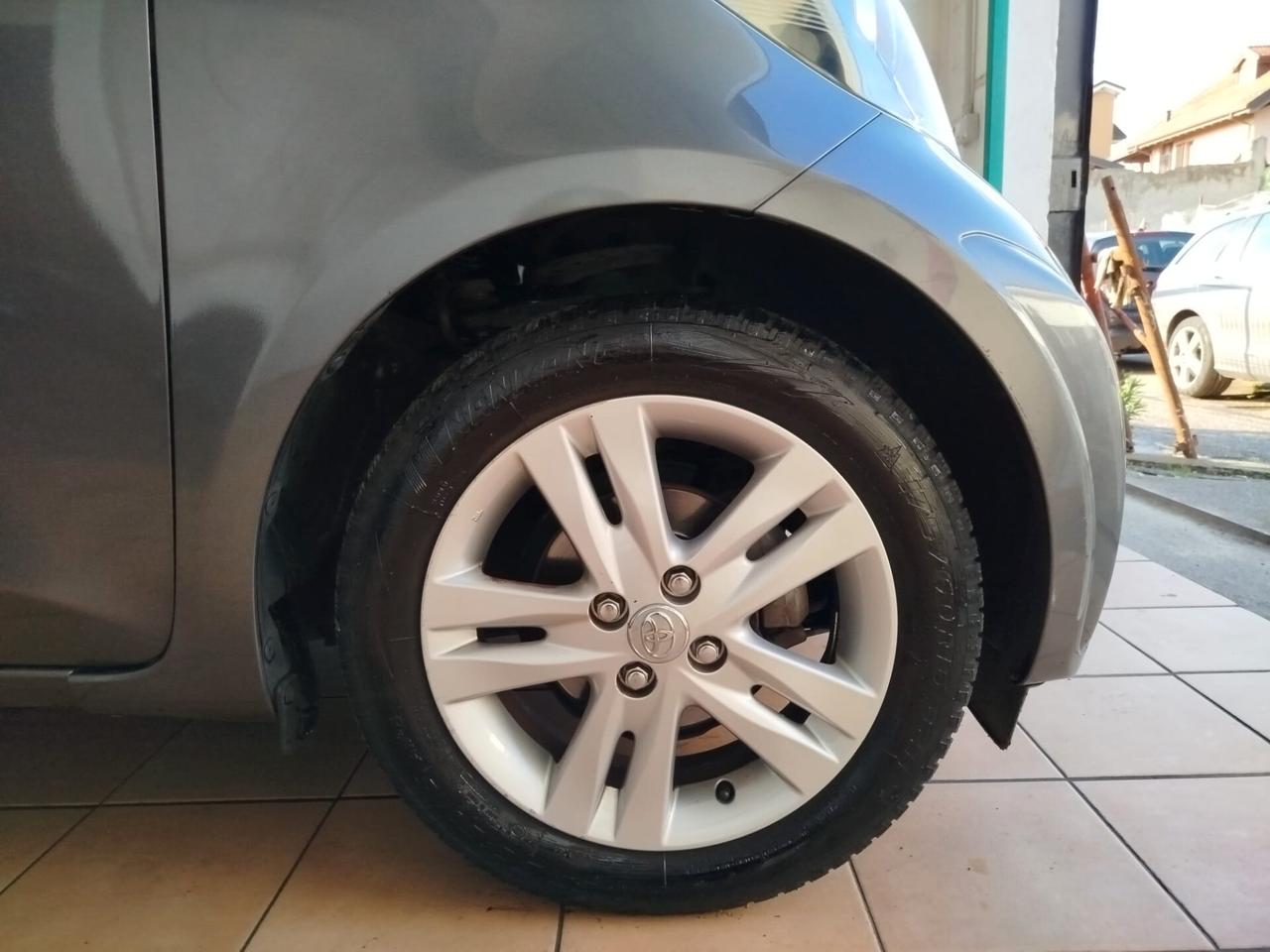 Toyota iQ 1.3 Executive E5B, adatta anche a neopatentati.