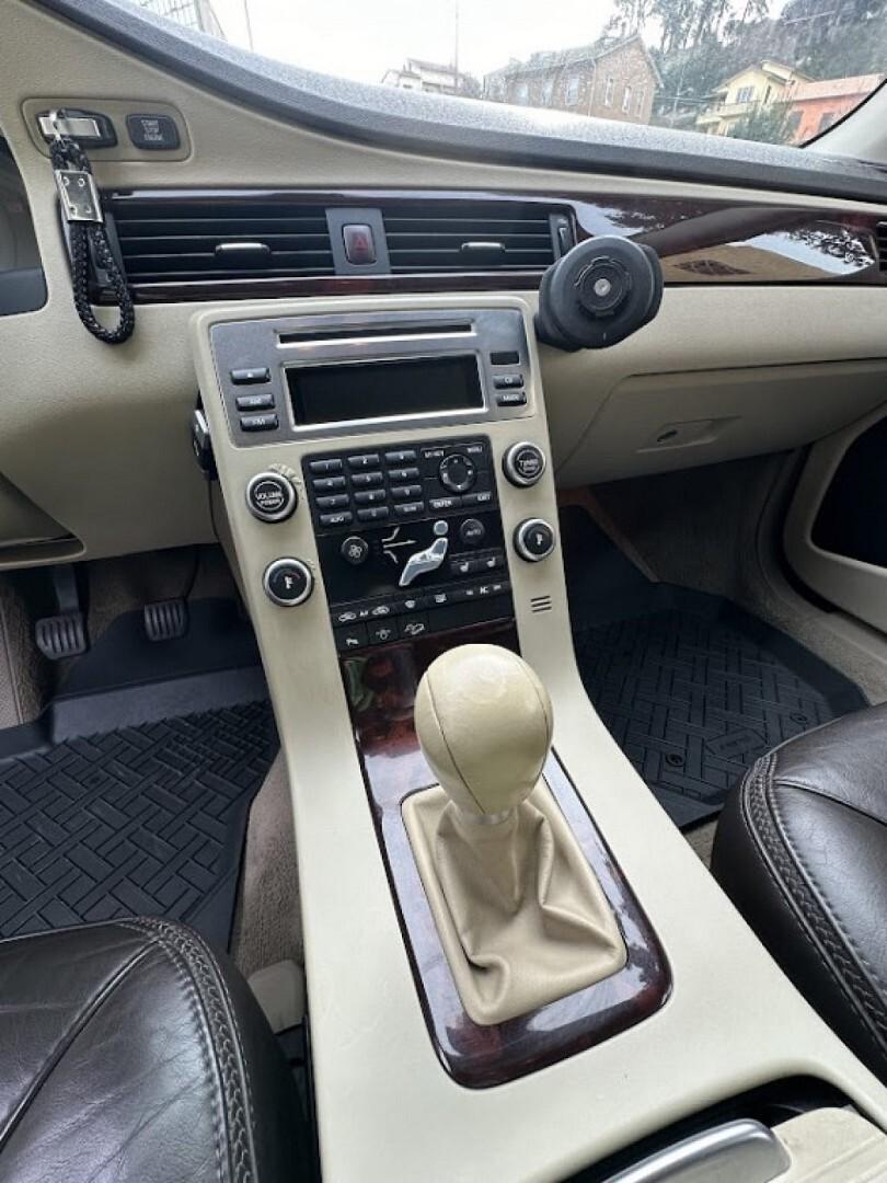 VOLVO XC70 D5 AWD kin