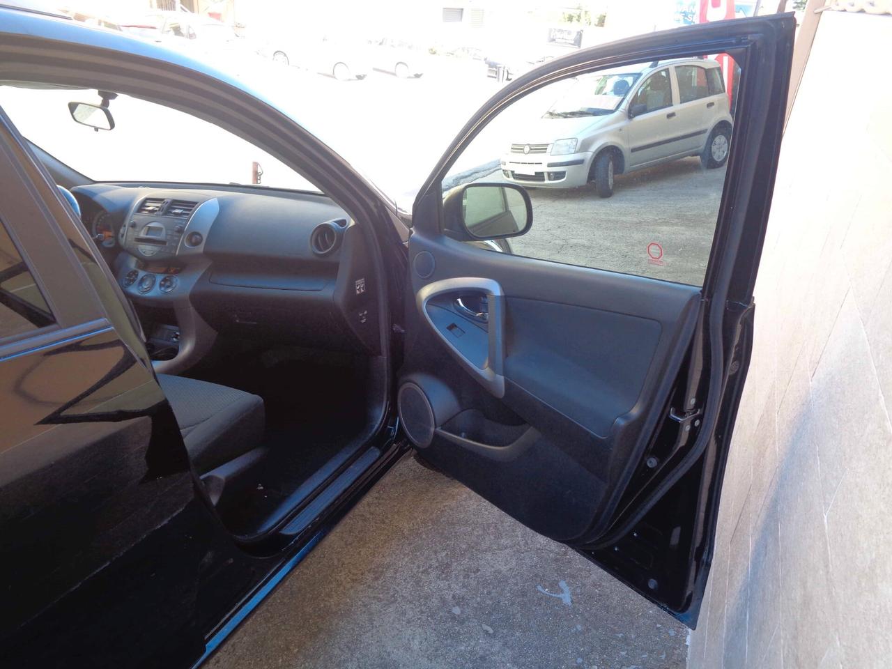 Toyota RAV4 2.2 D-4D 136CV Sol (Finanziabile)