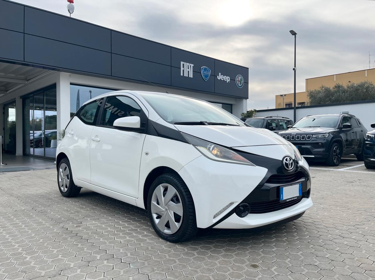 Toyota Aygo 1.0 VVT-i 69 CV 5 porte x-play