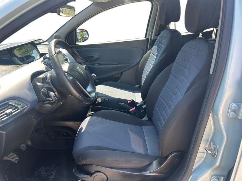 Lancia Ypsilon 1.0 FireFly 70cv Hybrid Platino