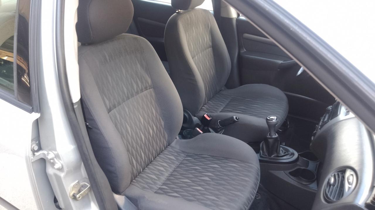 Ford Focus 1.6i 16V cat 5p. Zetec neopatentati