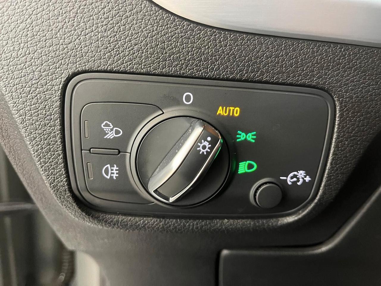 Audi Q2 30 TDI S tronic Identity Black