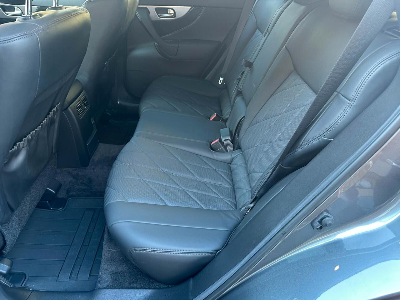 Infiniti QX70 3.0 diesel V6 AT S Premium