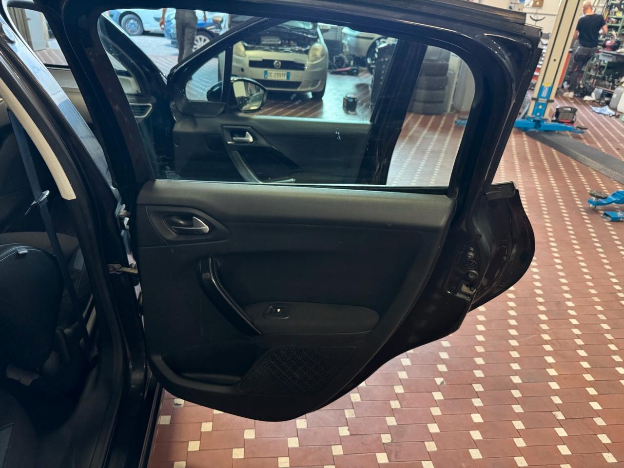 Peugeot 208 1.2 VTi 82 CV 5 porte Allure - IDEALE PER NEOPATENTATI