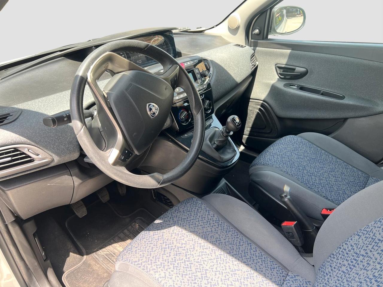Lancia Ypsilon 1.0 FireFly 5 porte S&S Hybrid Ecochic A. Ferretti