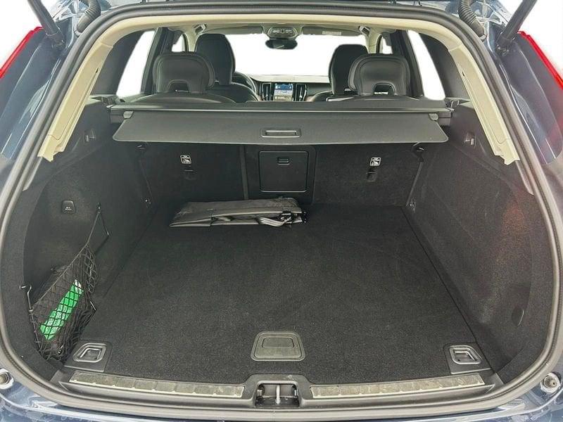 Volvo XC60 B4 197+14 CV AWD Mild Hybrid Diesel Automatico Ultimate Dark