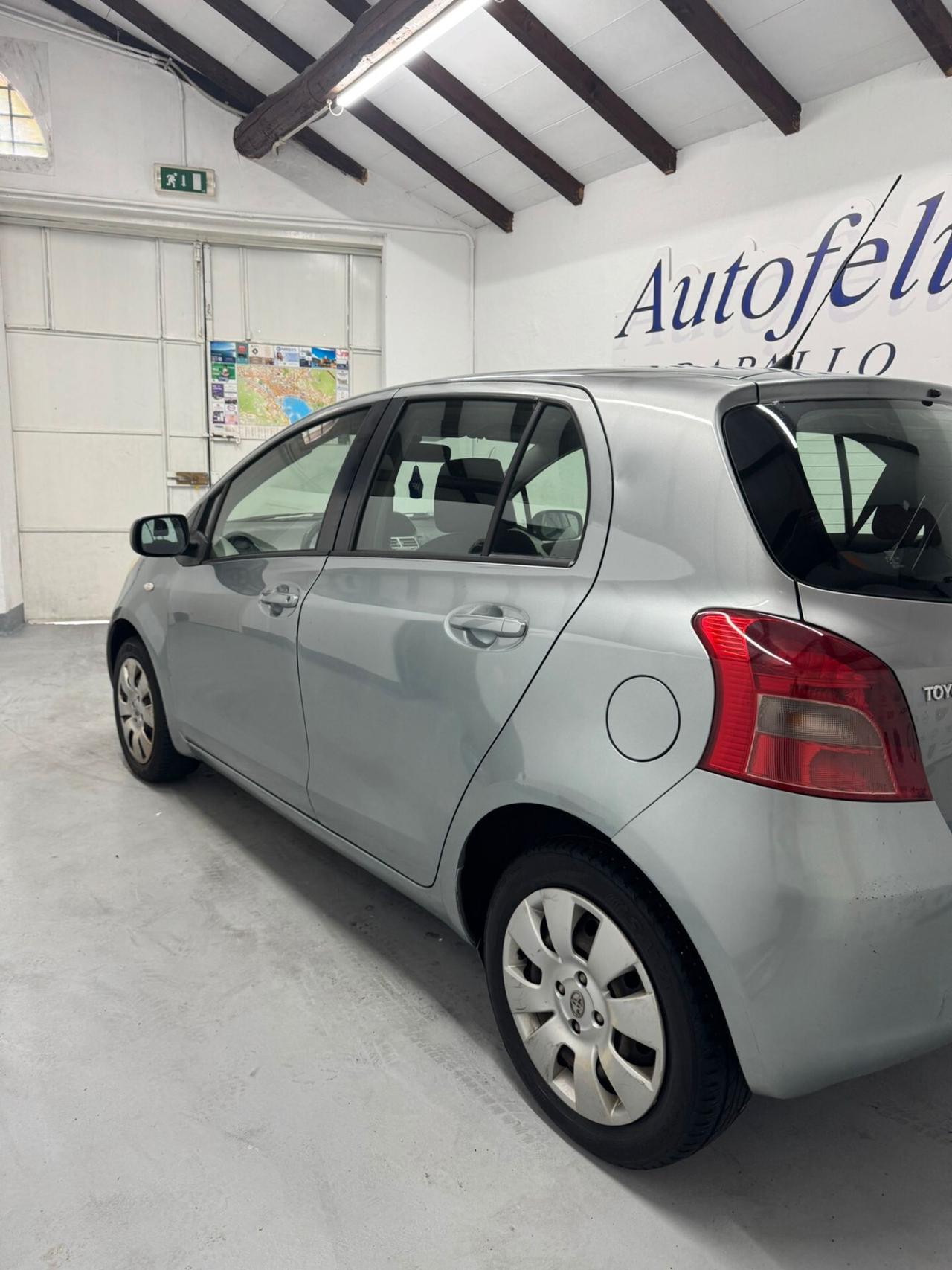Toyota Yaris 1.0 5 porte Sol
