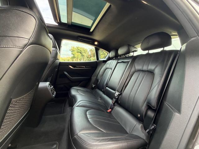 MASERATI Levante MY22 GRANSPORT+TETTO+BLACK PACK+PINZE GIALLE