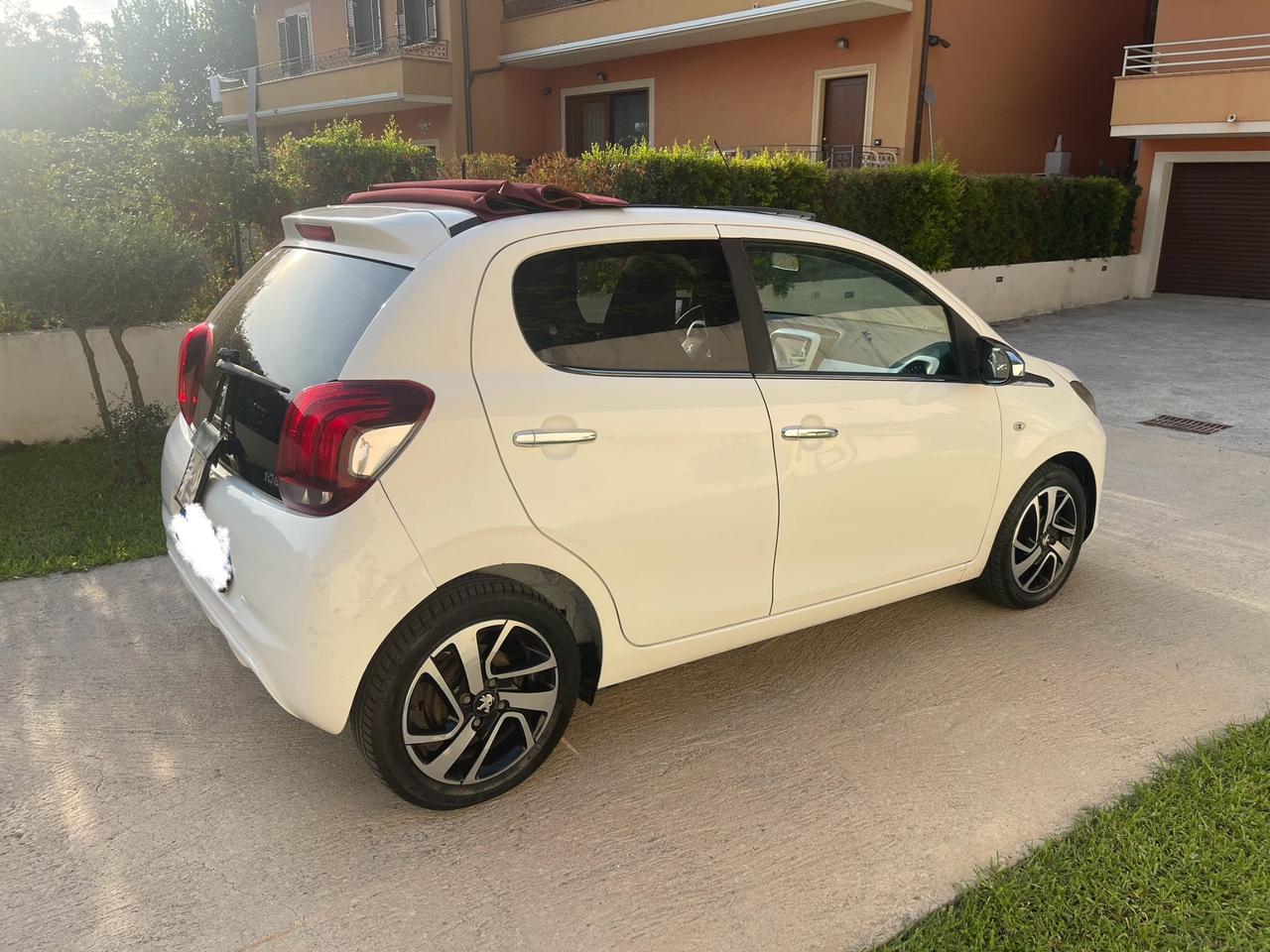 Peugeot 108 PureTech 82 5 porte Allure