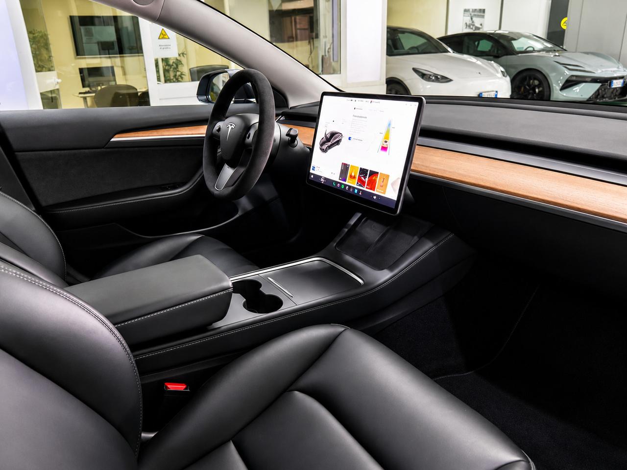 Tesla Model 3 Standard rwd Plus