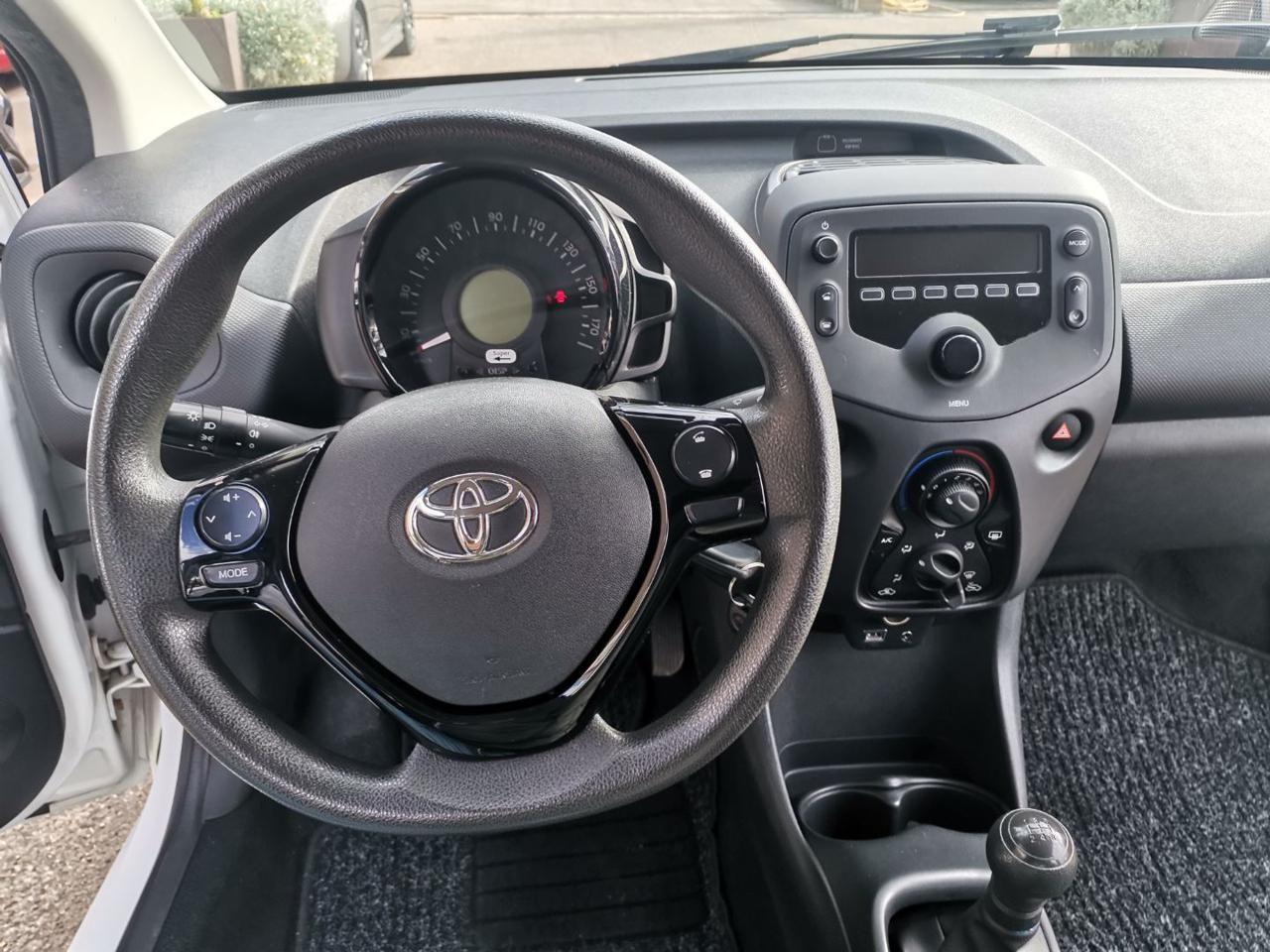 Toyota Aygo Connect 1.0 VVT-i 72CV 5 porte x-business