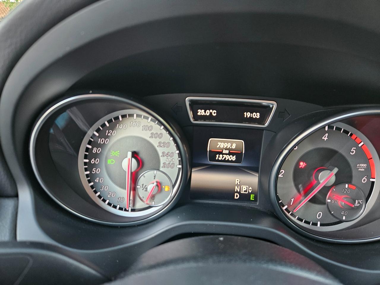Mercedes-benz CLA 200 Berlina automatico