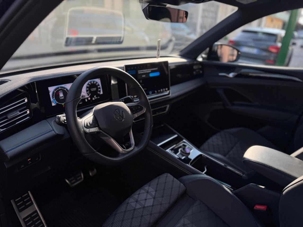 Volkswagen Tiguan 2.0 TDI 150 CV DSG R-Line TETTO IVA DEDUCIBILE