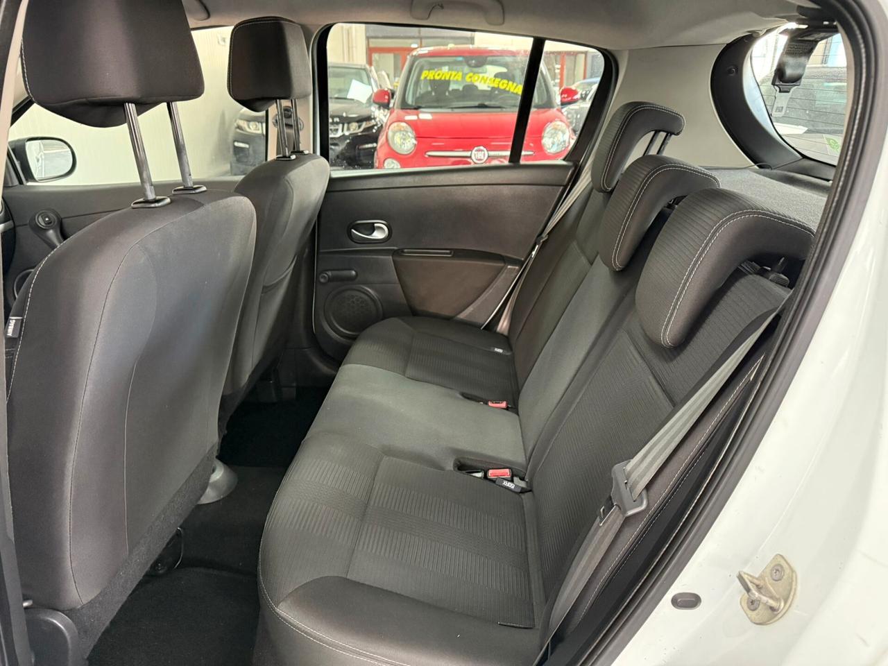 Renault Clio 1.2 Benz. 75cv 5 porte Navigatore