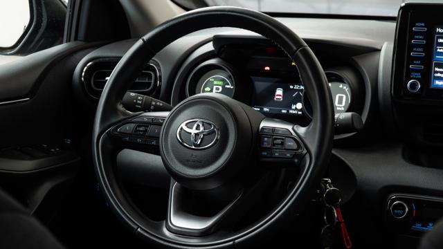 TOYOTA Yaris 1.5 Hybrid IVA ESPOSTA NEOPATENTATI
