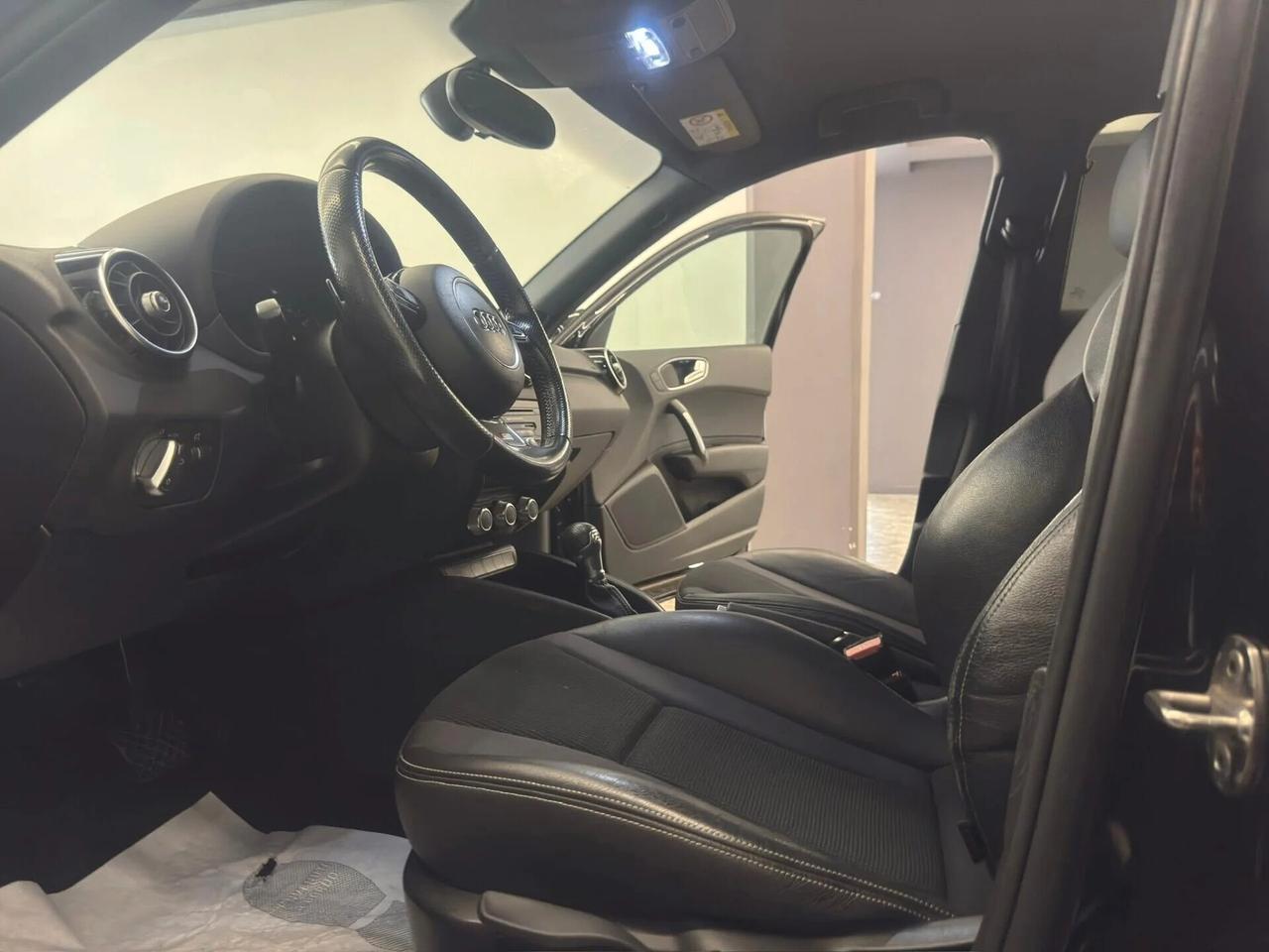 Audi A1 1.6 TDI 90cv S tronic s-line completa - 2015