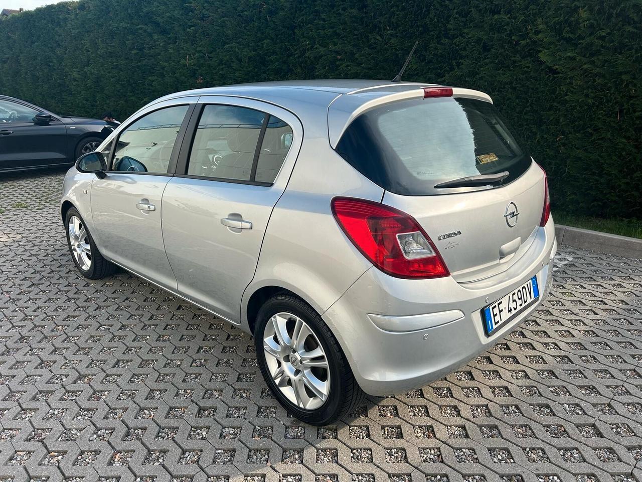 Opel Corsa 1.2 5 porte Cosmo