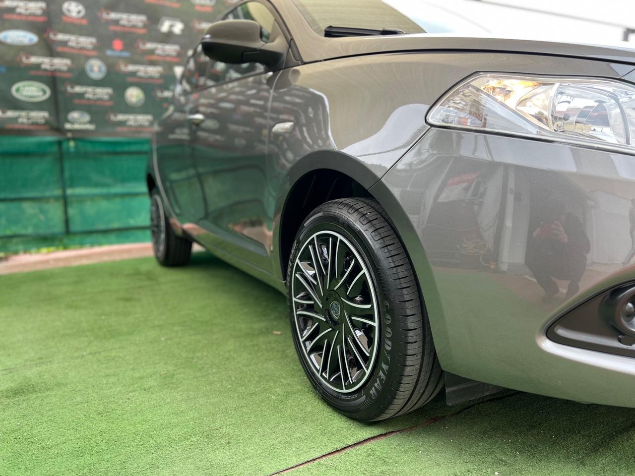 Lancia Ypsilon 1.0 FireFly 5 porte S&S Hybrid 4.000 Km