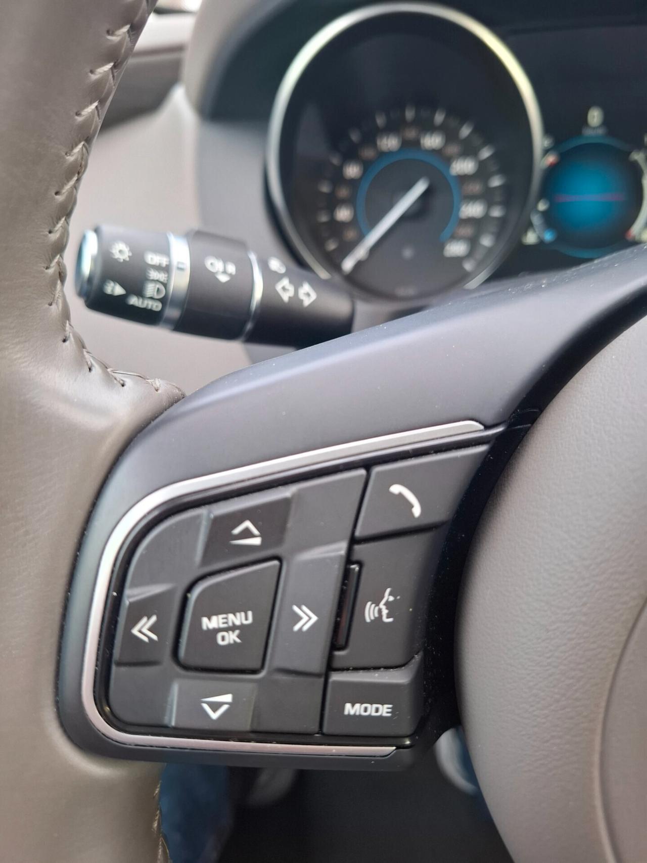 Jaguar XE 2.0 D 180cv *SOLO 23.000 KM*