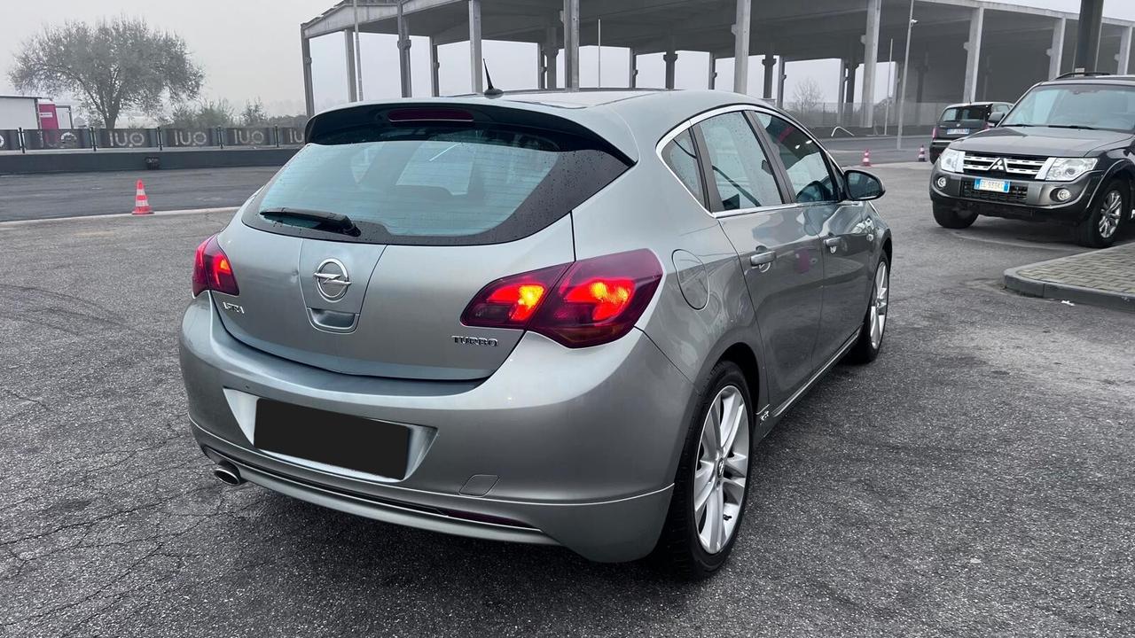 Opel Astra 1.6 Turbo 180CV 5 porte Cosmo S